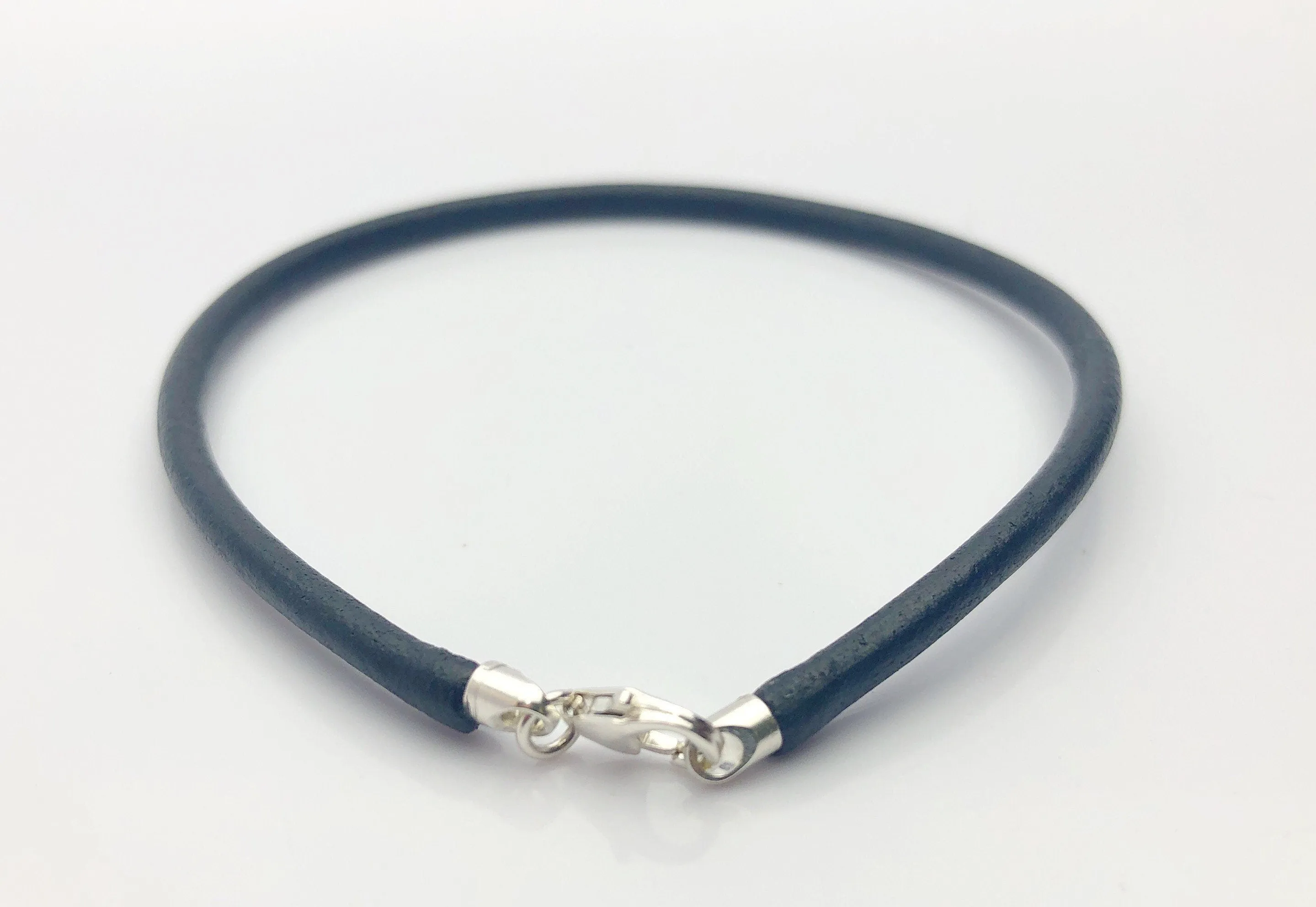 8” 3.0 mm Black Leather Capri Bracelet. Pearl not included.