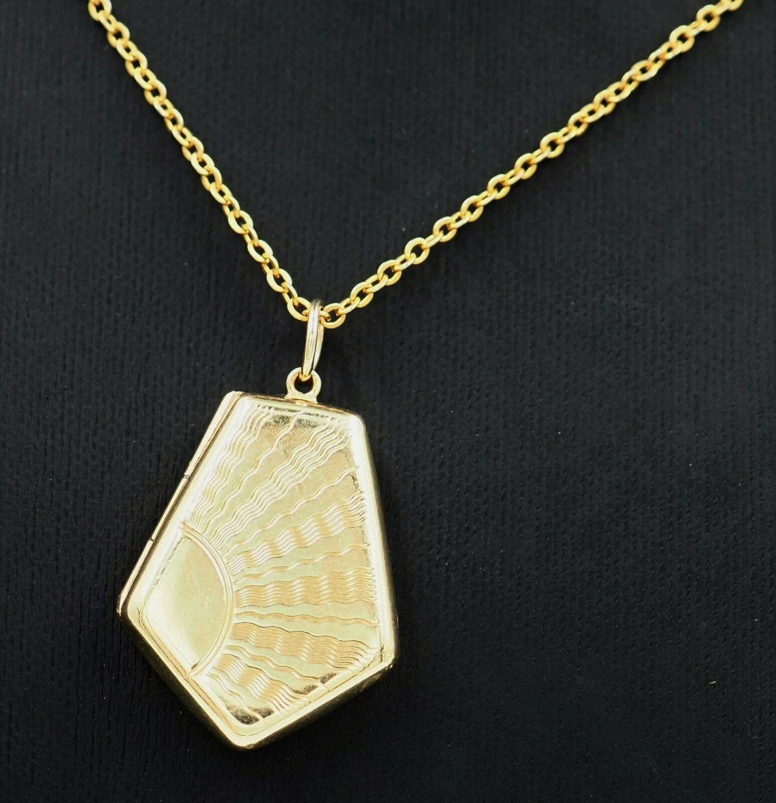 9ct Yellow Gold Photo Locket Pendant with Hand Engraved Front