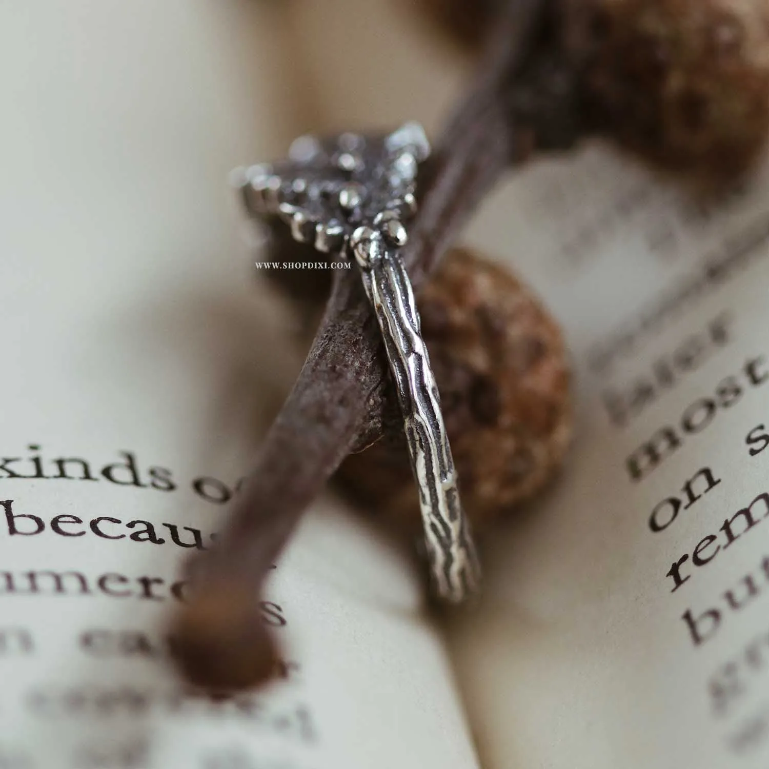 Autumn Moon Embrace Oak Leaf Ring