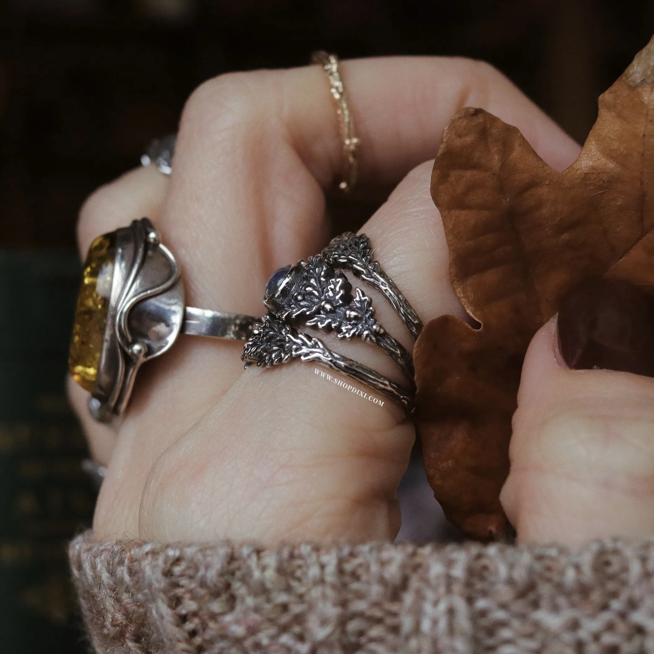 Autumn Moon Embrace Oak Leaf Ring