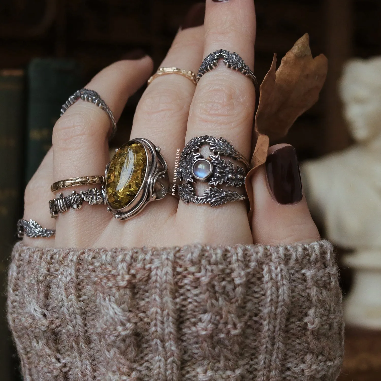 Autumn Moon Embrace Oak Leaf Ring