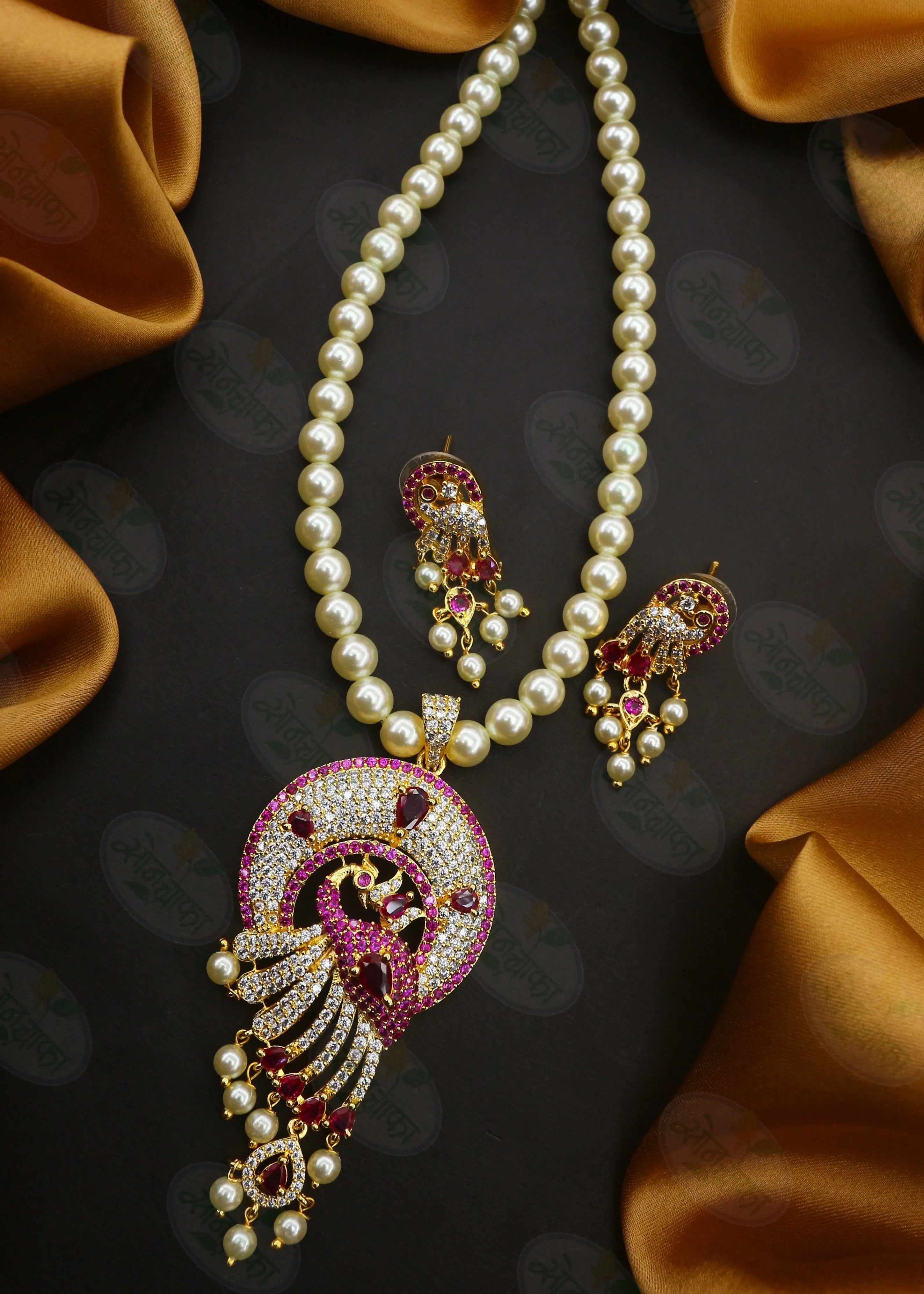 CHARMING PEACOCK DESIGNER NECKLACE