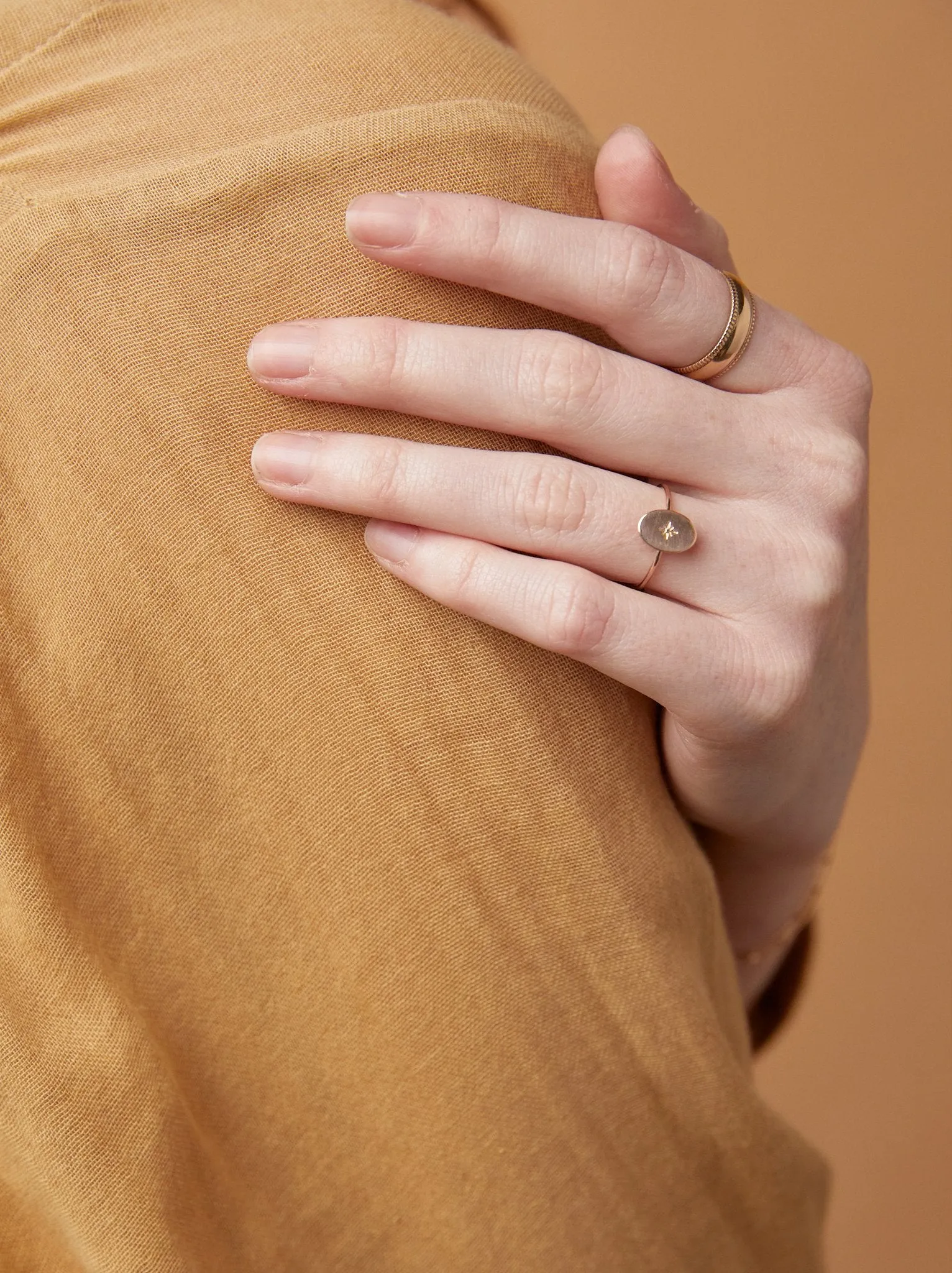 Dainty Oval Ring