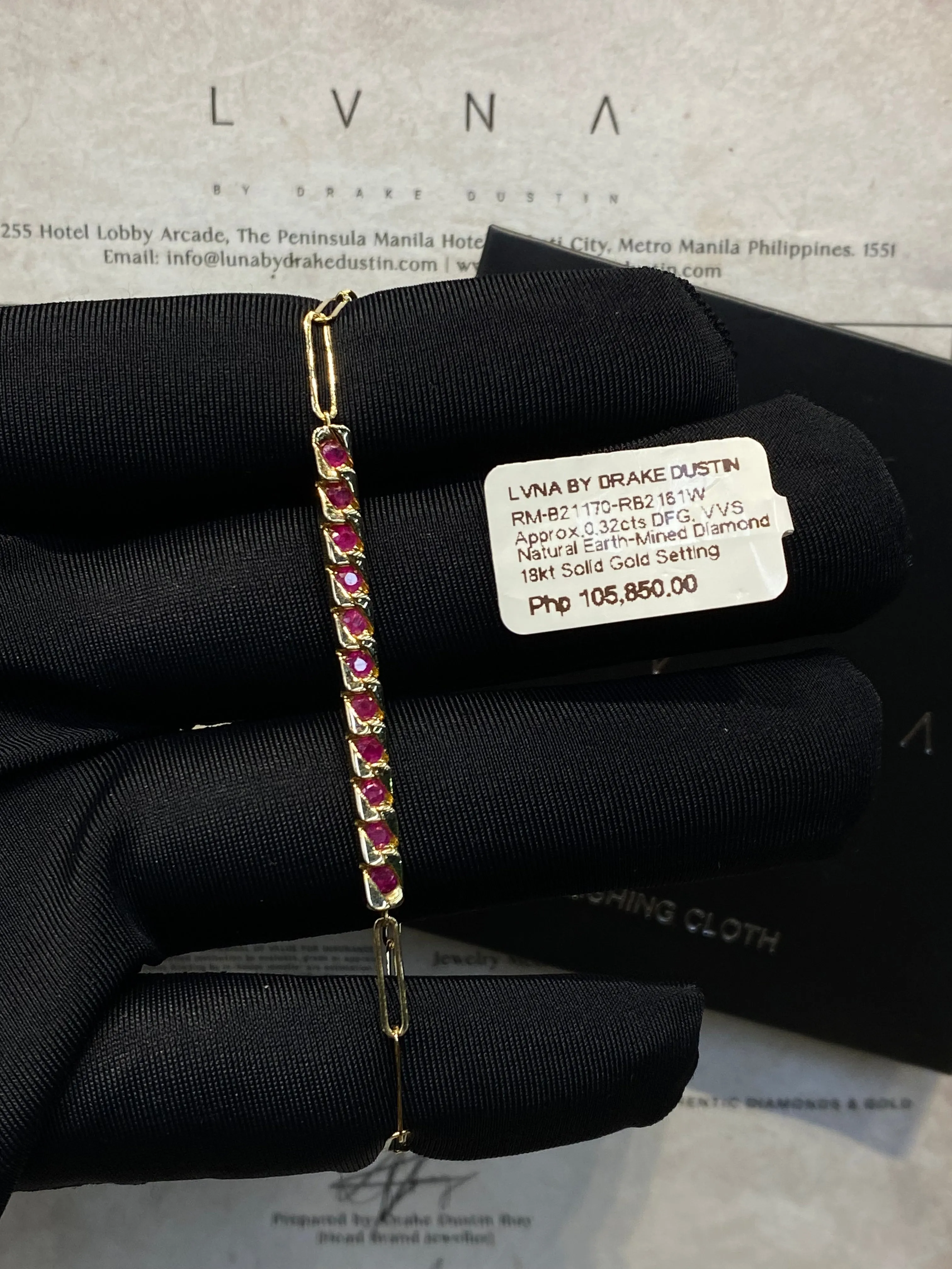 #LVNA2024 | Golden Cabochon Ruby Red Flat Crub-Link Diamond Bracelet 18kt