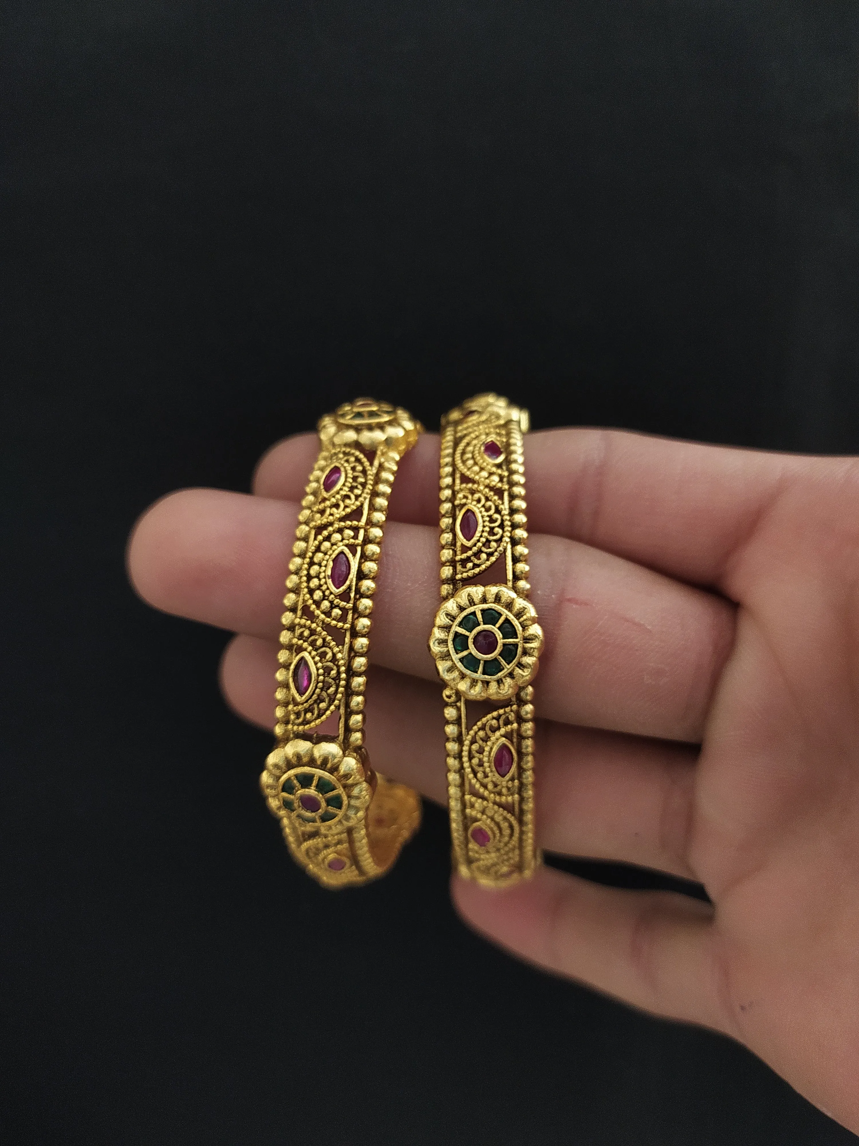 Unveiling Tradition: The Antique Kemp Stone Floral Bangle Collection