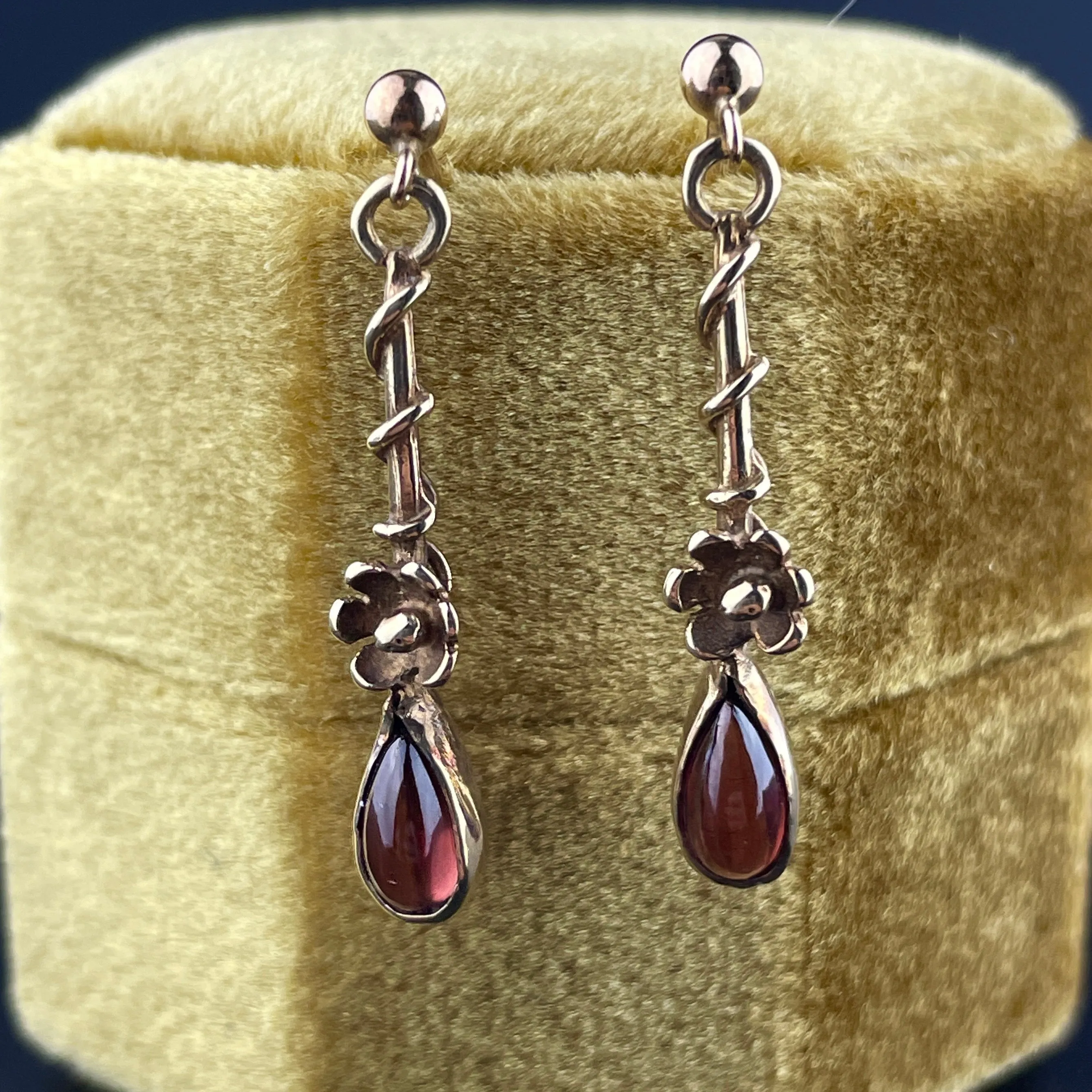 Vintage 9K Gold Flower Garnet Dangle Earrings