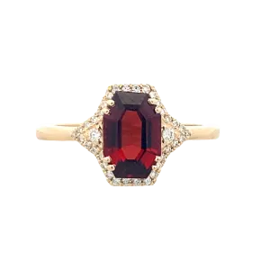 Yellow Gold Garnet & Diamond RIng